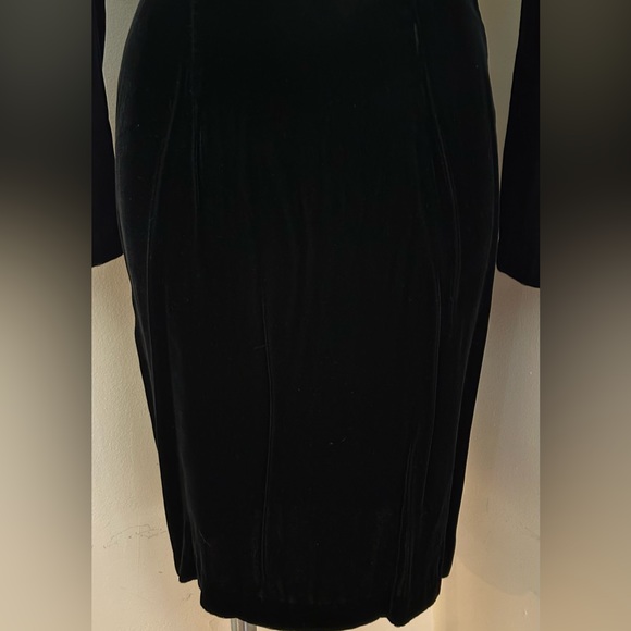 Renditions New York Vintage Black Velvet 80’s. Dress V Low Cut Back W Bow Sz 8 - Picture 5 of 16
